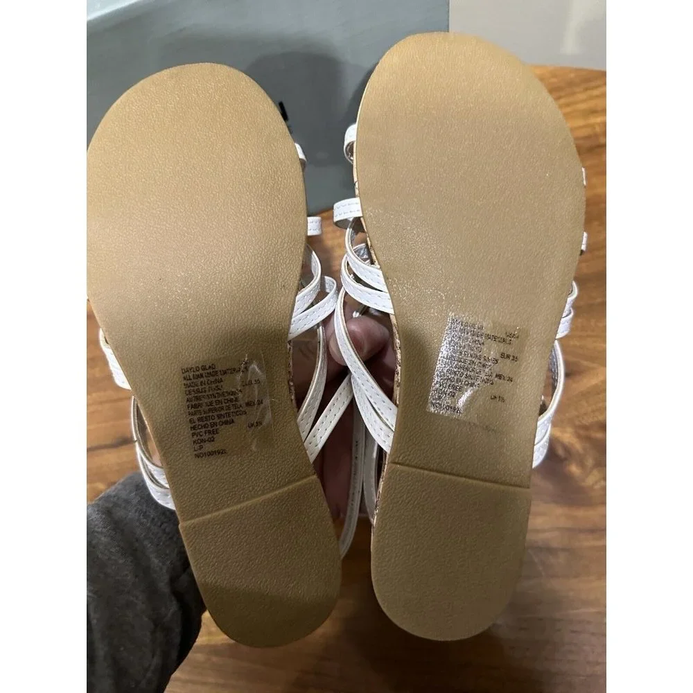 Kenneth Cole REACTION Girls White Patent DAYLO‎ Gladiator Sandals, Sz 4 NIB